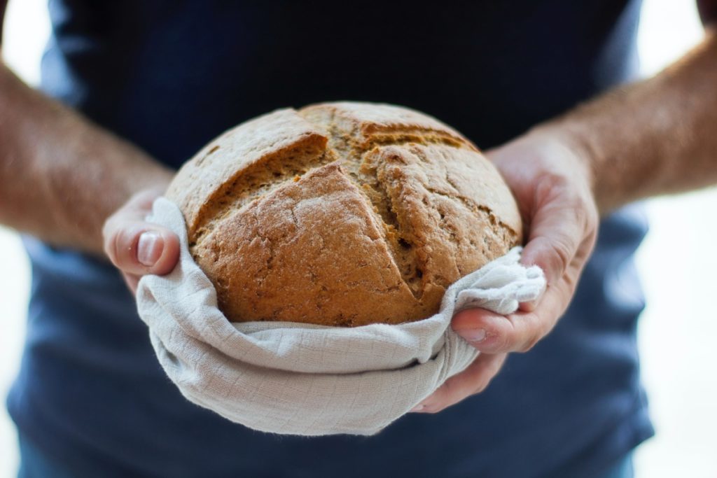 Mit einer Brotbackform gelingt auch Anfängern ein köstliches und vollwertiges Brot