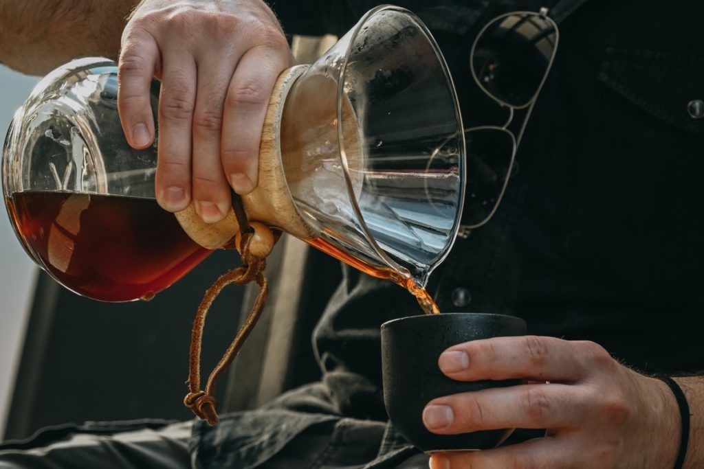 In einem Kaffeebereiter schmeckt dein Lieblingsgetränk gleich deutlich aromatischer